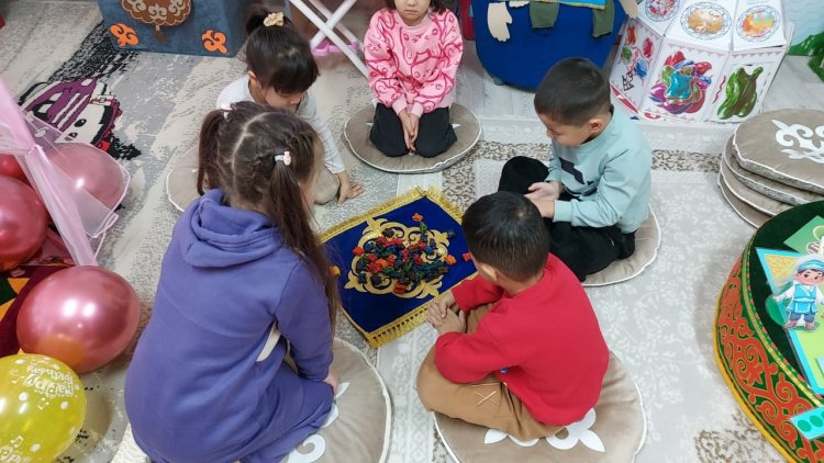 Ұлттық ойын "Асықтар" Тәрбиеші  Зарлық Айман