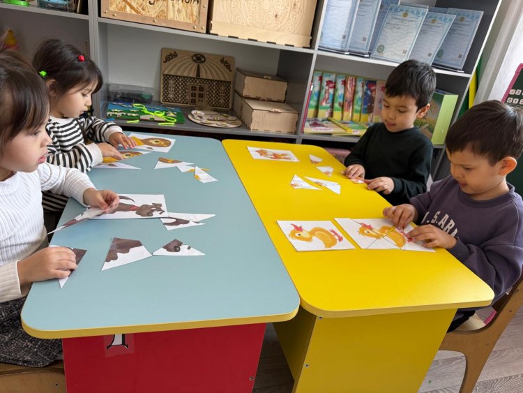 Консультациялық пункт. Пазл жинау және құрастыру-көңіл көтеру мен ақыл-ойды дамытуға бағытталған тиімді әрекет.